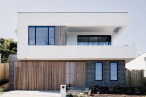 La Bella Beach House-Sleeping 9, Wood Fire, Aircon, Ocean Grove